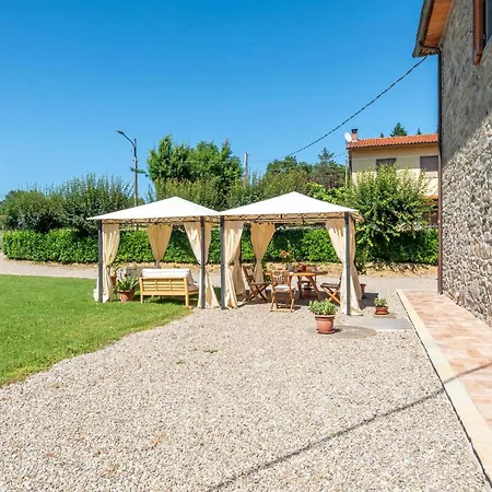 3 Bedroom Awesome In Arezzo Holiday home Palazzo del Pero